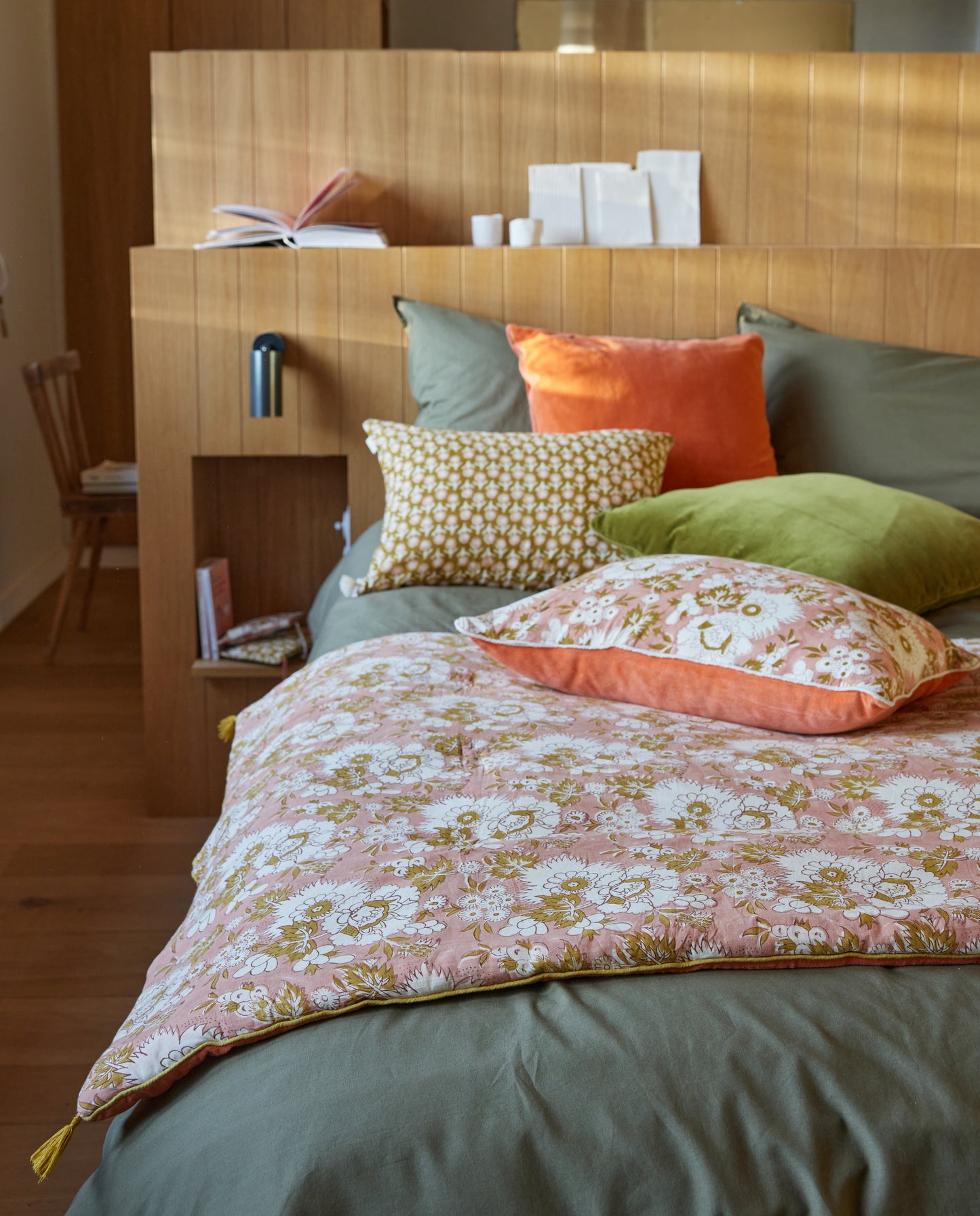 Coussin à motifs curry