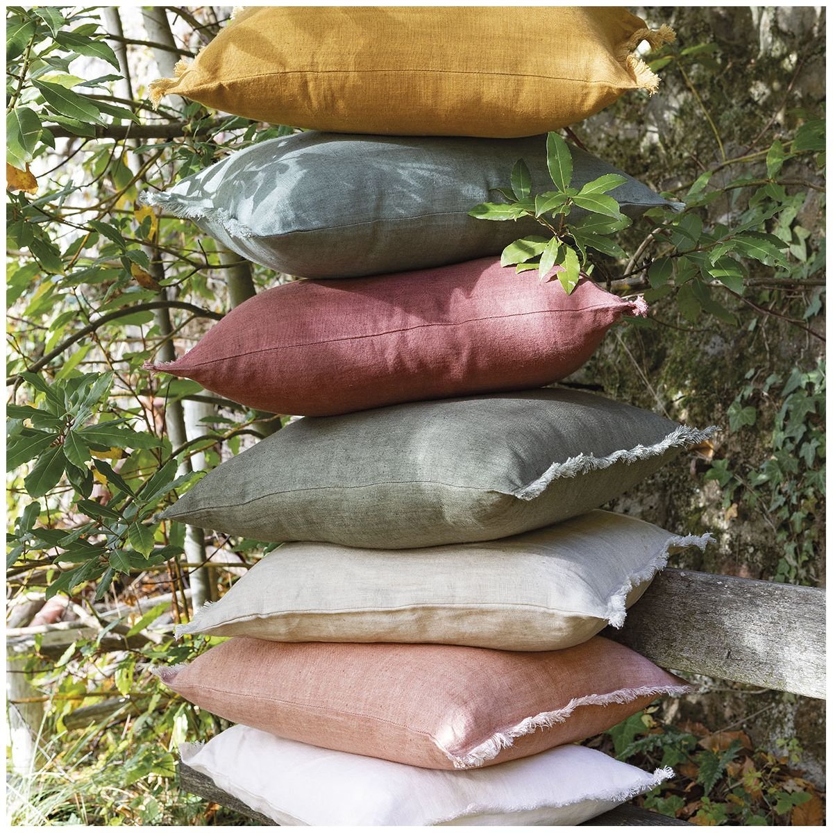 Coussin en lin kaki