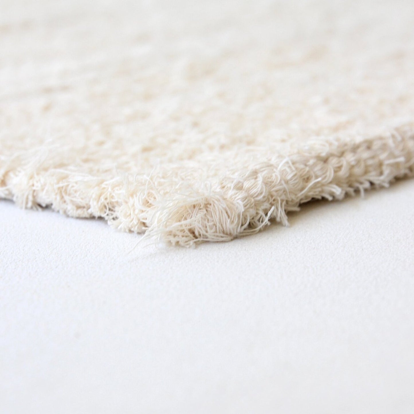 Tapis blanc rayure noire - plusieurs tailles