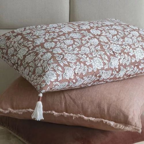 Coussin à fleurs rose
