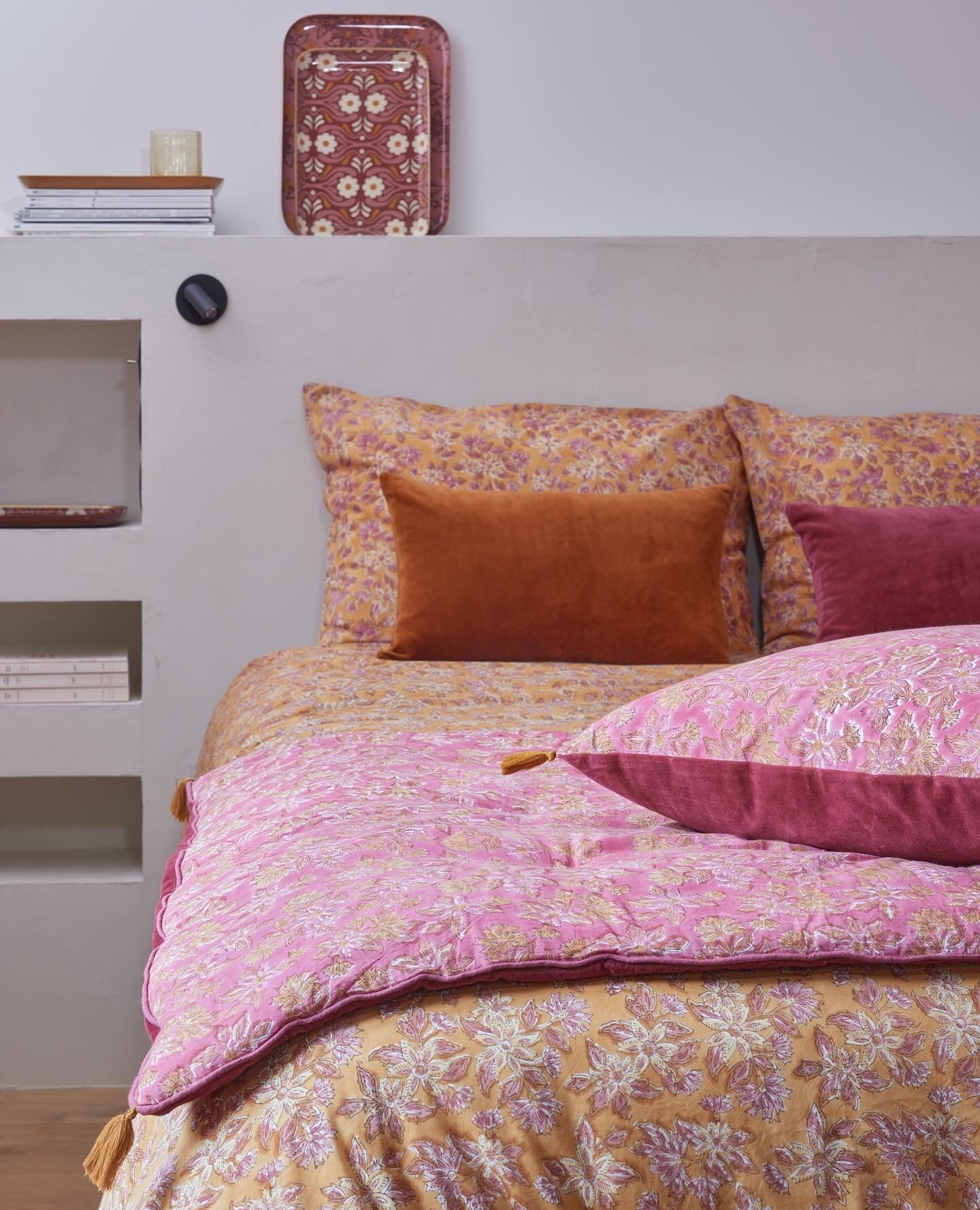 Edredon fleuri violine