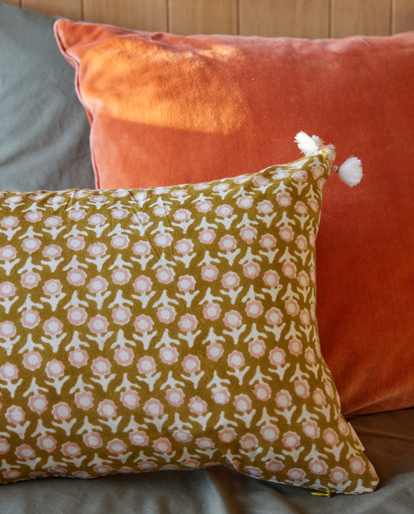Coussin à motifs curry