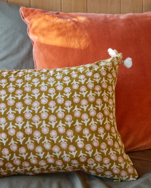 Coussin à motifs curry