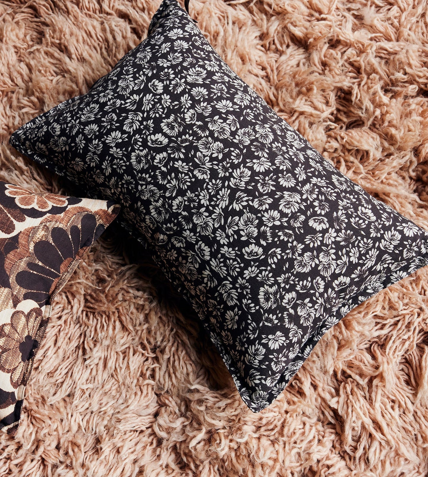 Coussin à fleurs brin