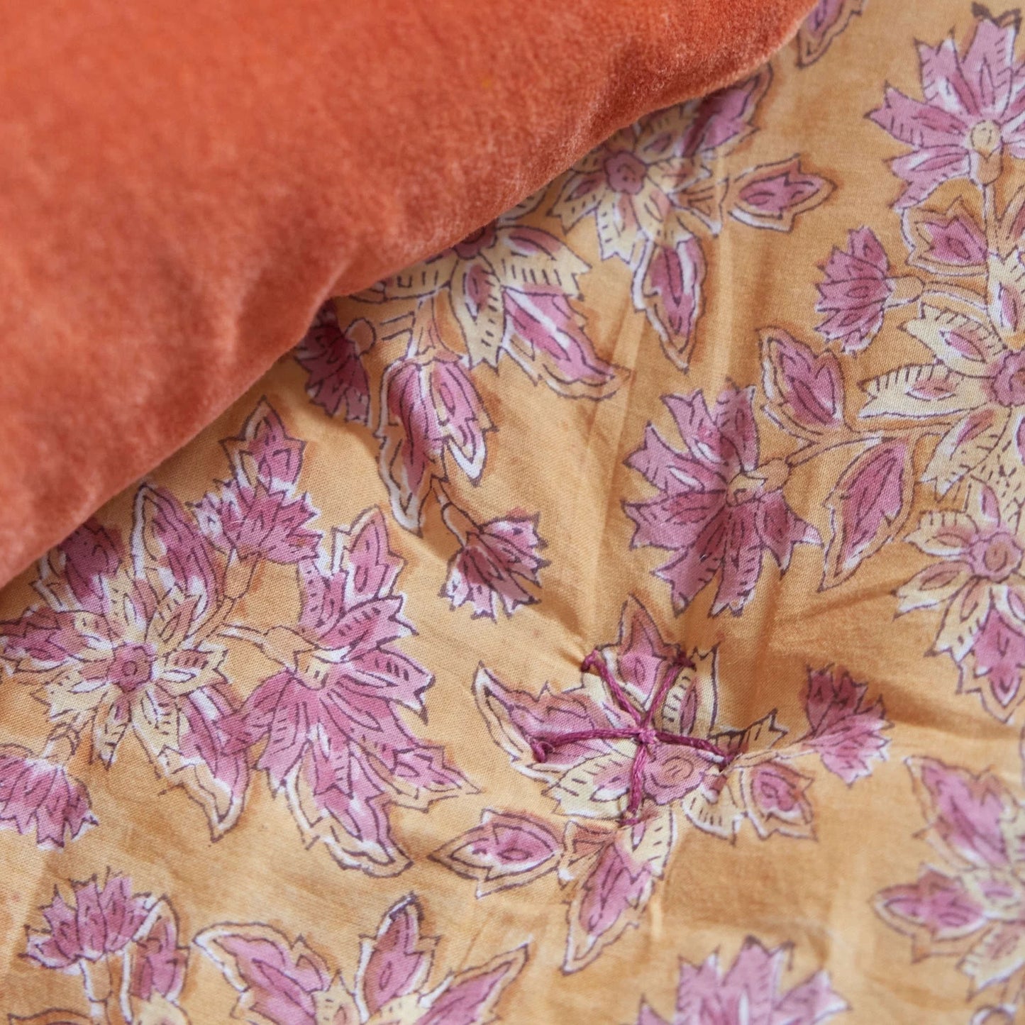 Edredon fleuri safran