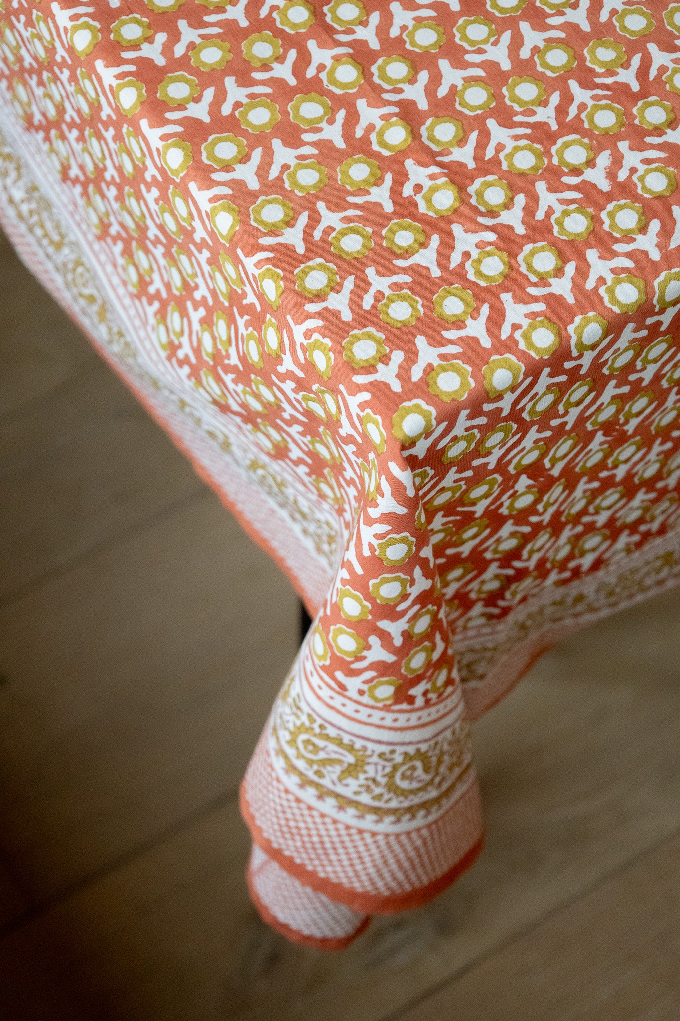 Nappe à motifs rouille / plusieurs tailles