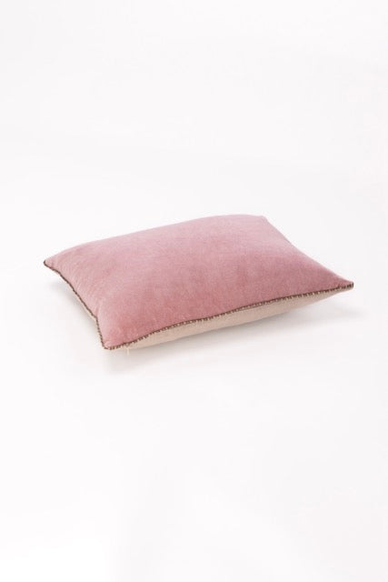 Coussin velours rose poudre