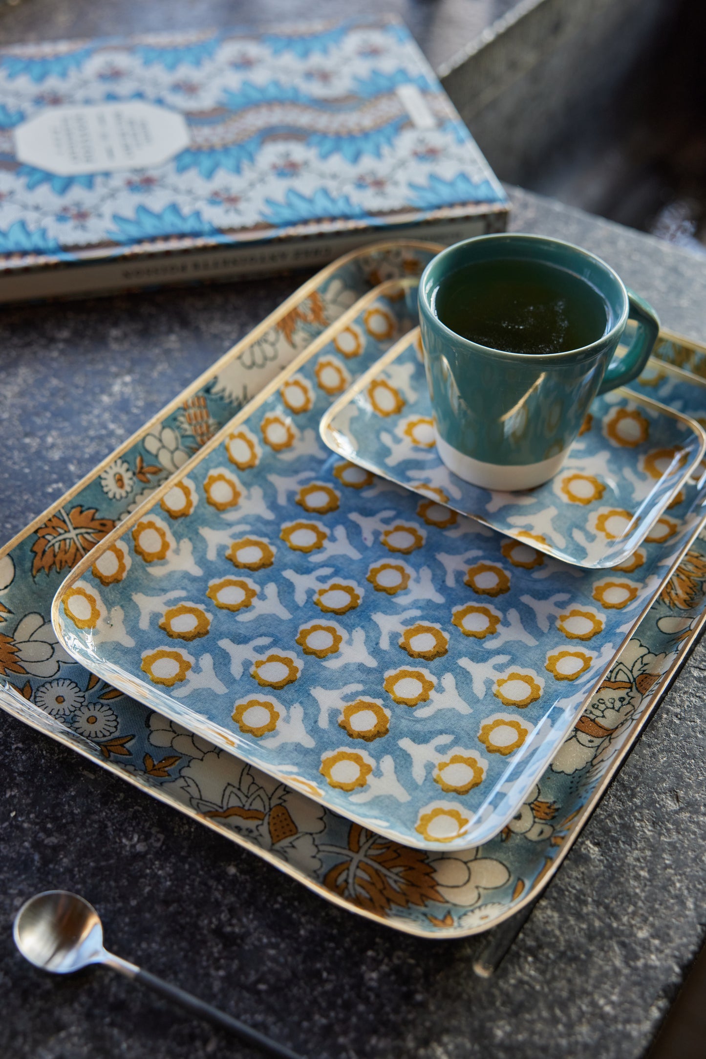 Plateau fleurs bleu L