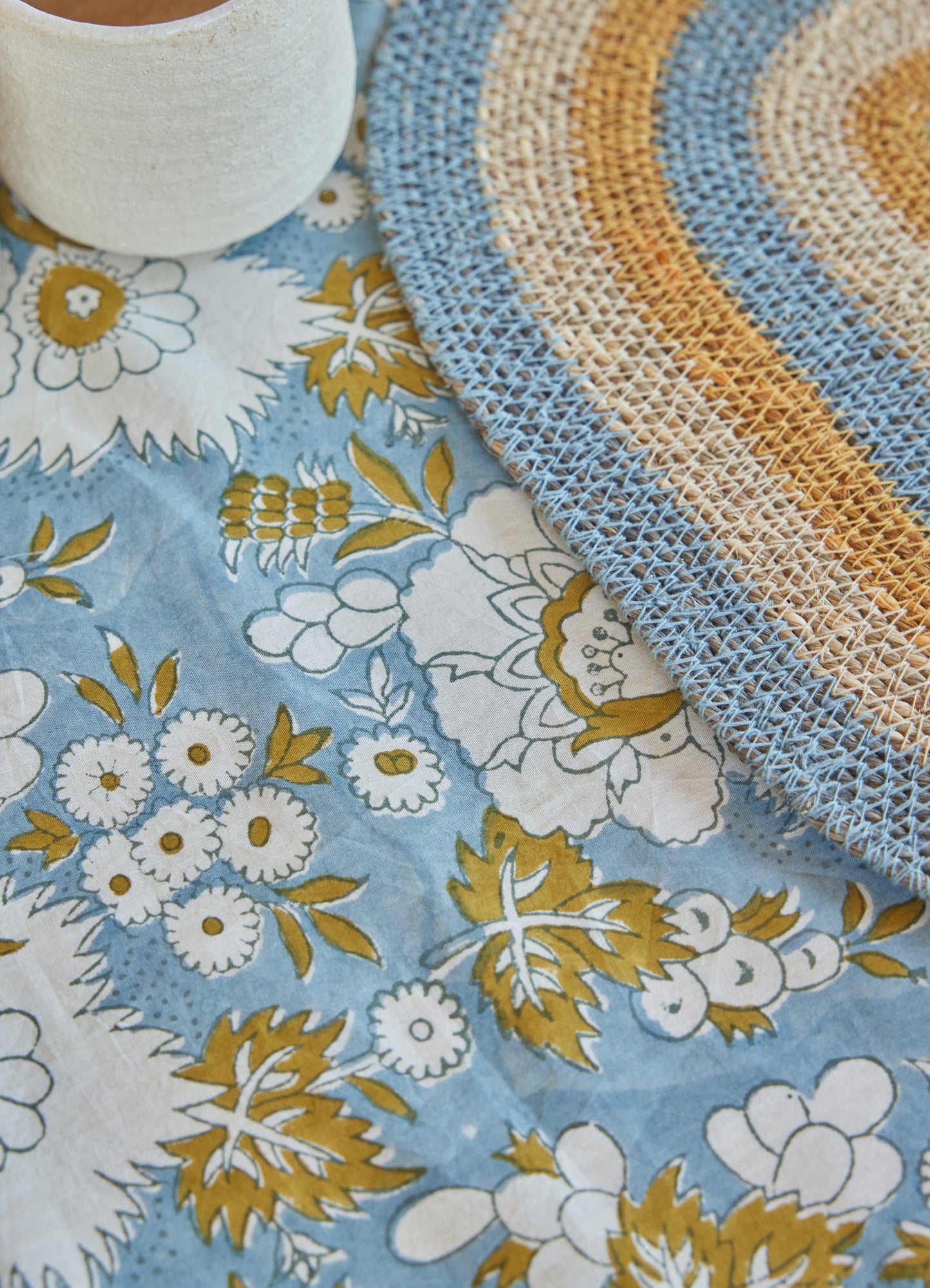 Nappe à fleurs bleu / plusieurs tailles