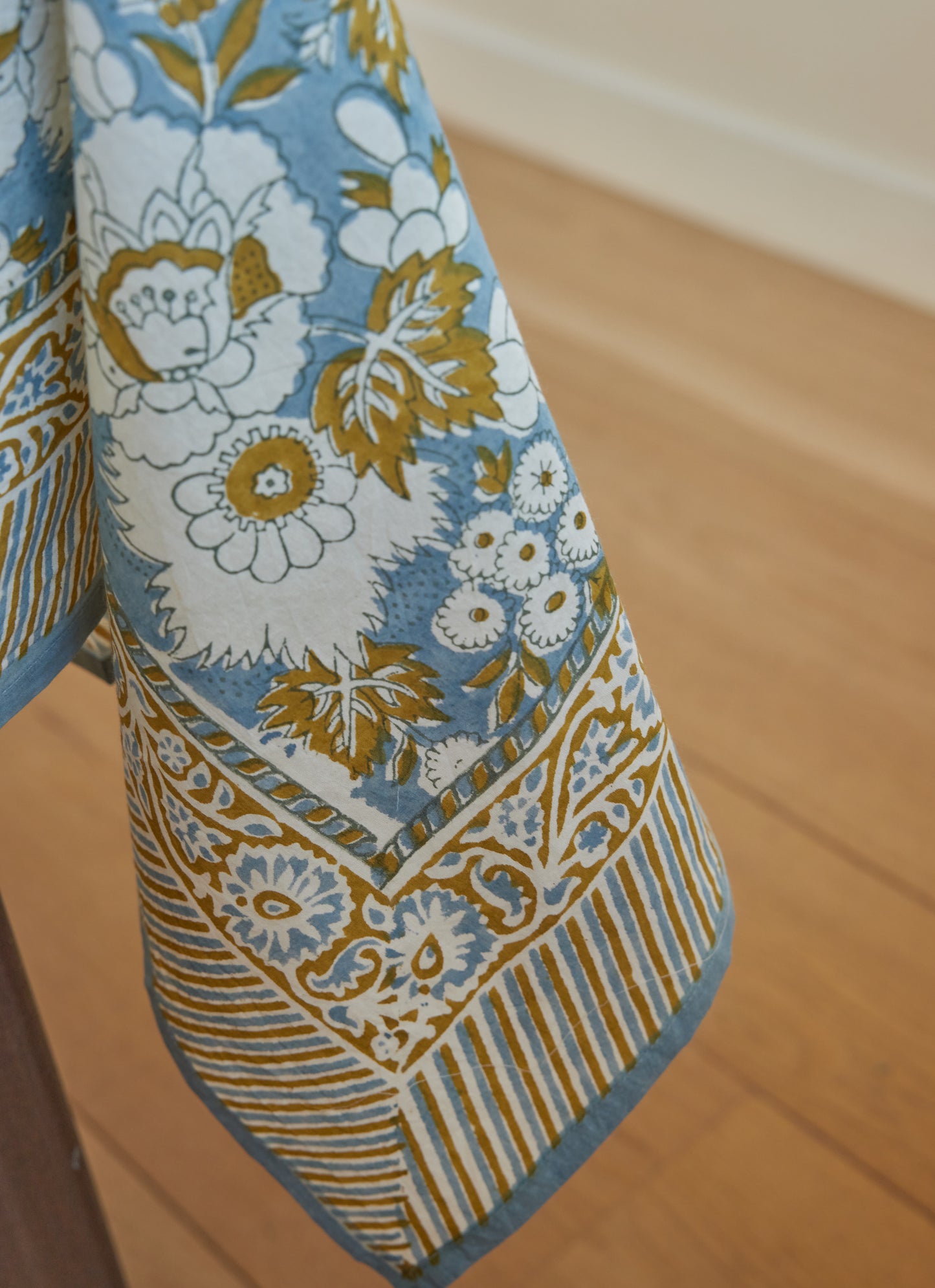 Nappe à fleurs bleu / plusieurs tailles