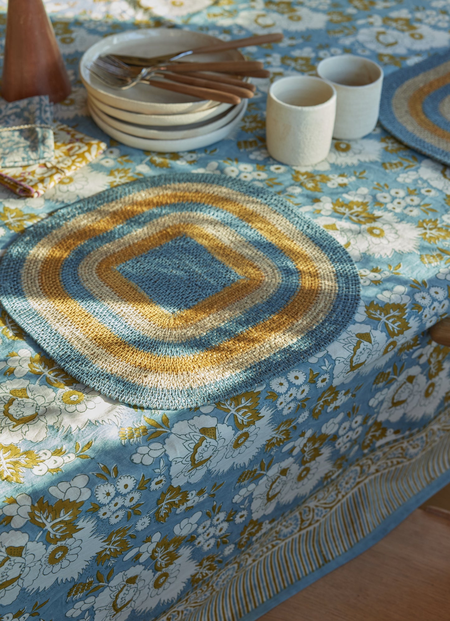 Nappe à fleurs bleu / plusieurs tailles