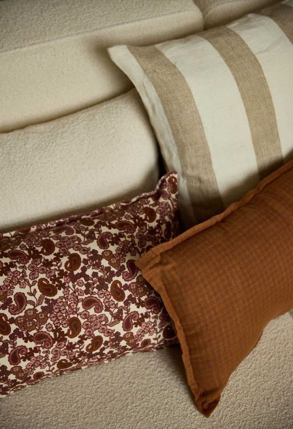 Coussin arabesque bordeaux