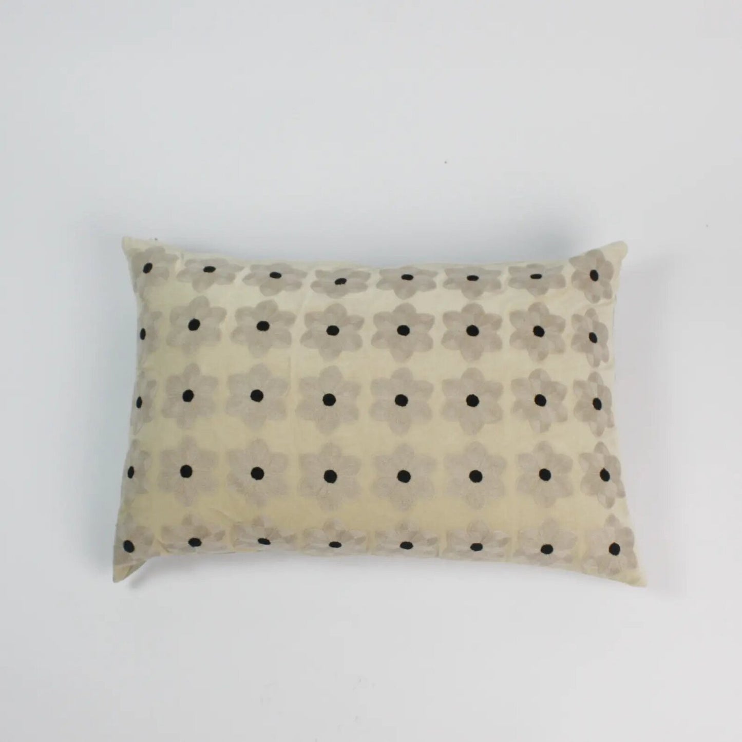 Coussin fleurs ivoire