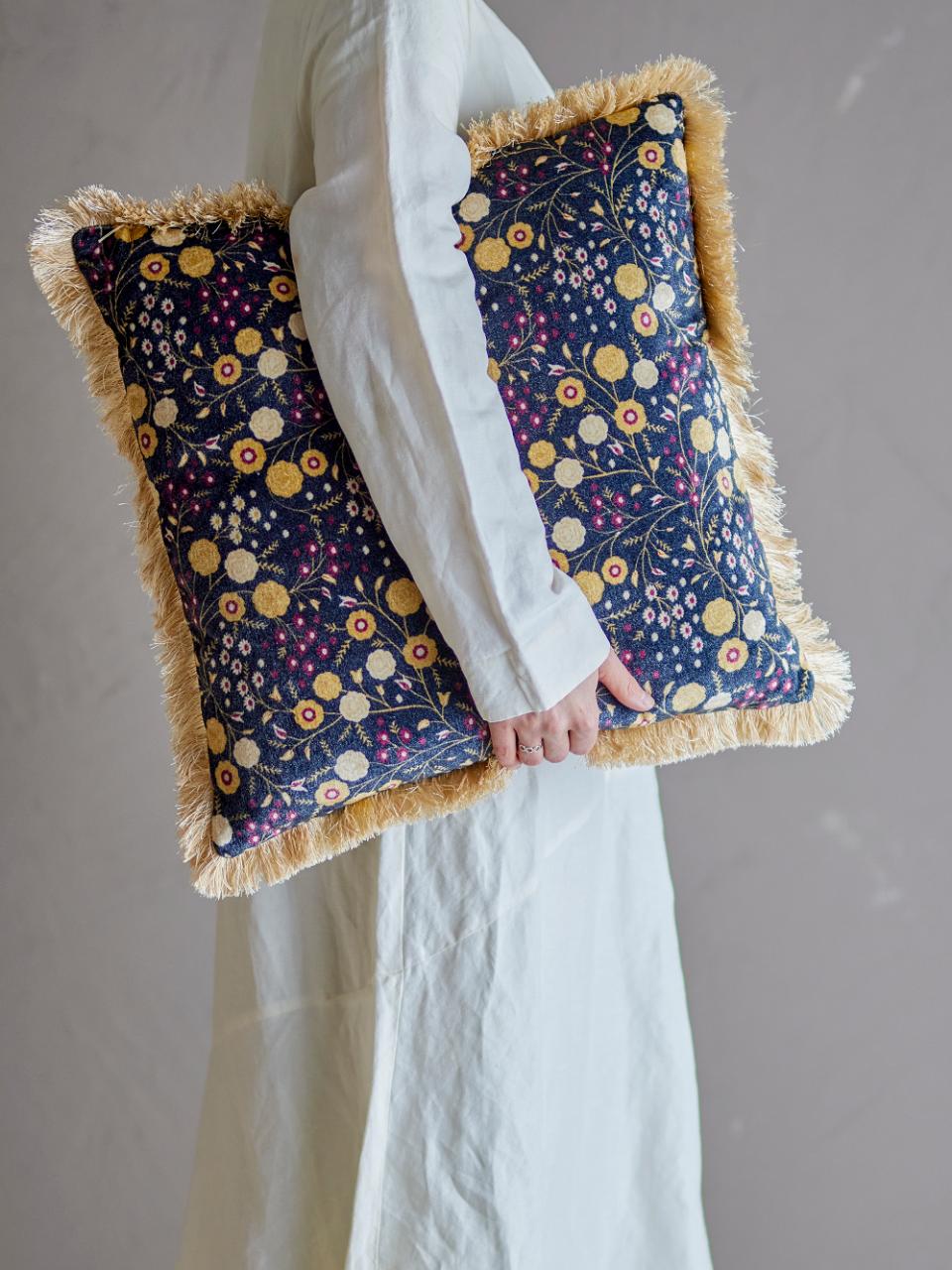 Coussin velours et frange