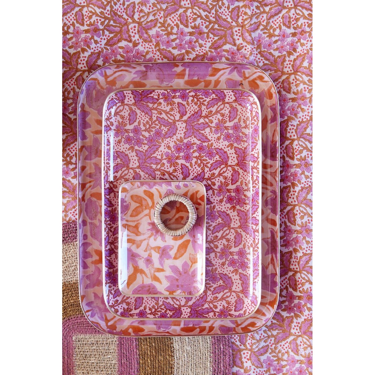Nappe à fleurs mauve