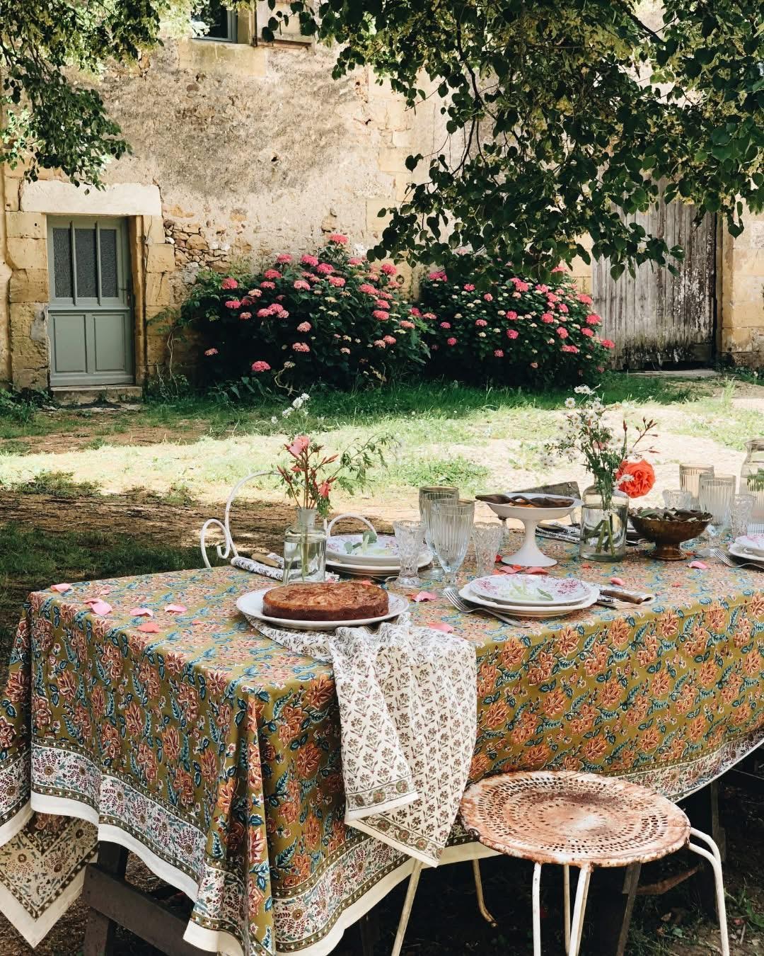 Nappe à motifs kaki
