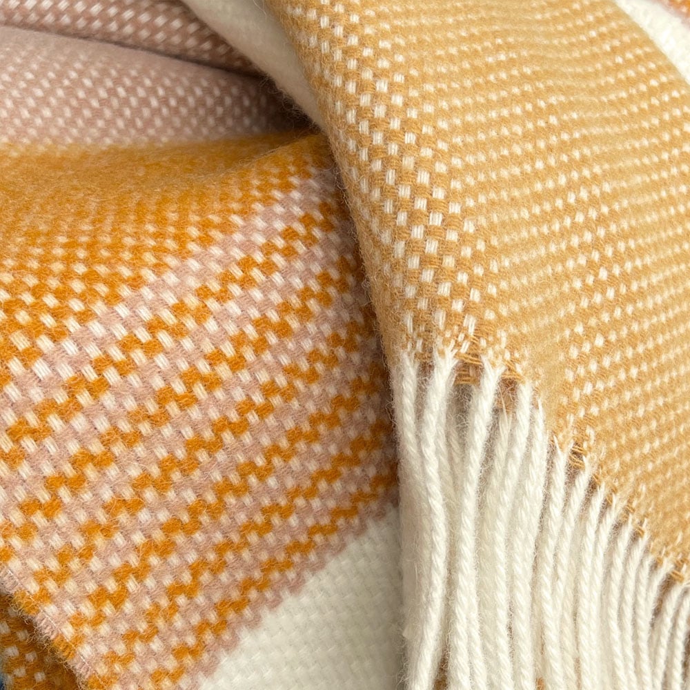 Plaid en laine ocre