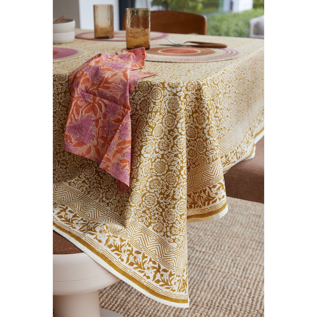 Nappe à fleurs bronze