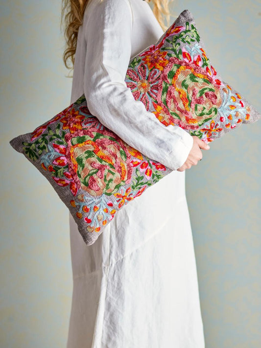 Coussin broderie bouquet