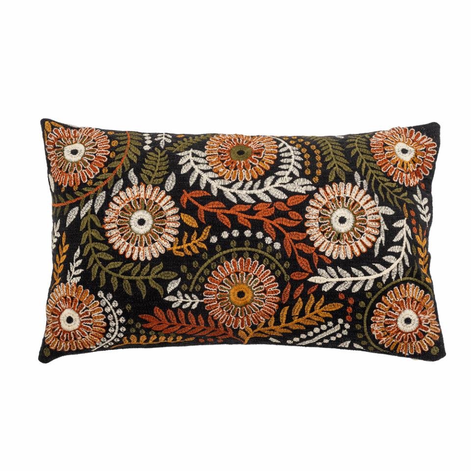 Coussin brodé à fleurs