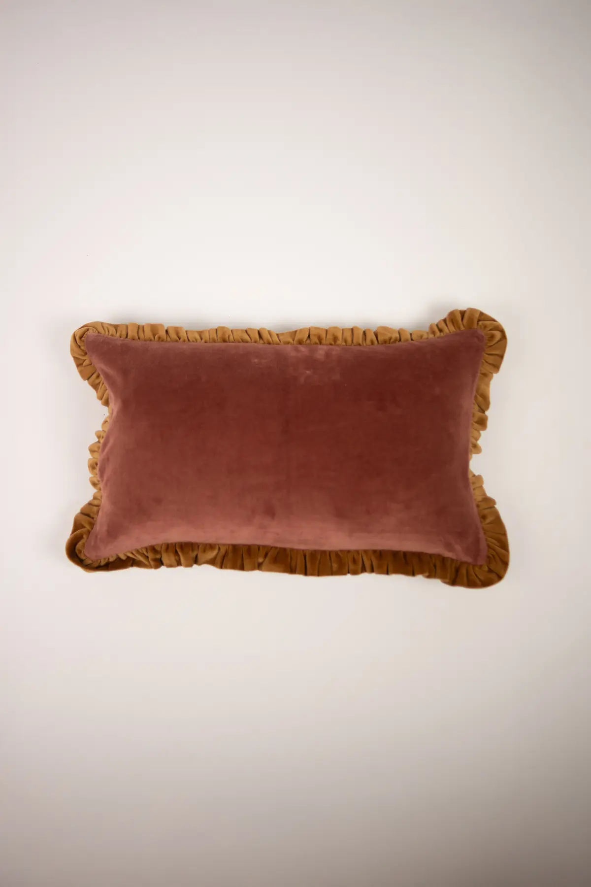 Coussin froufrou bois de rose et camer