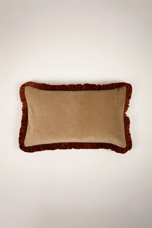 Coussin froufrou sable et bordeaux