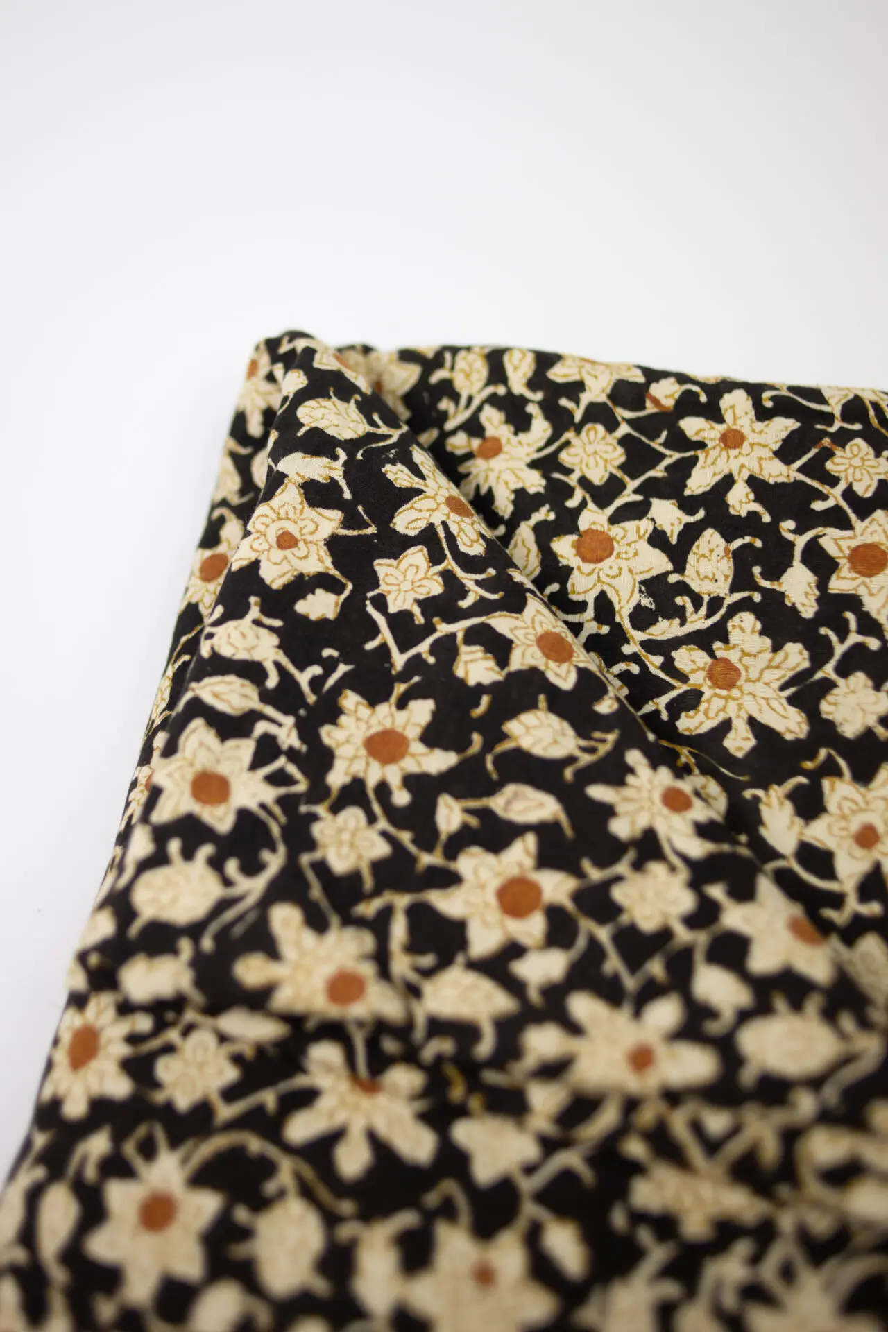 Nappe à fleurs noir marguerite