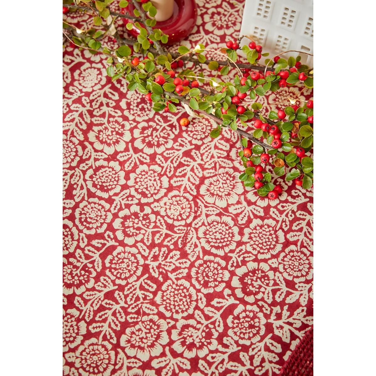 Nappe à fleurs grenat
