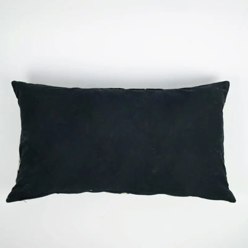 Coussin à fleurs noir et blanc