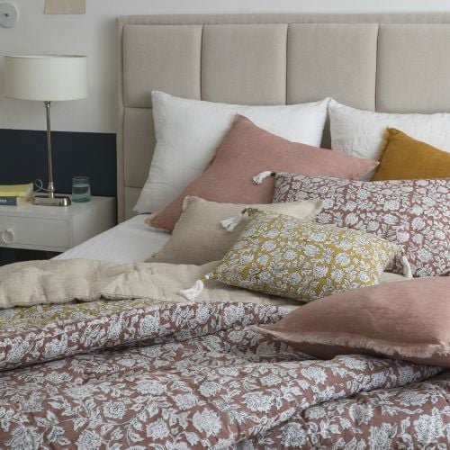 Coussin à fleurs rose
