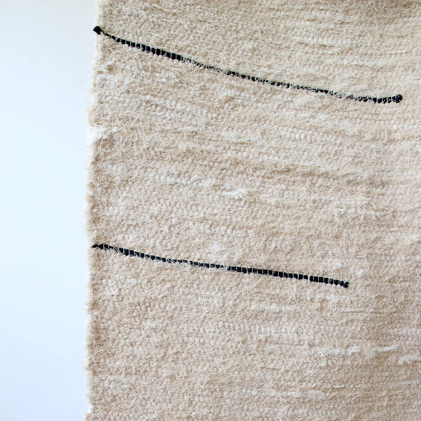 Tapis blanc rayure noire - plusieurs tailles