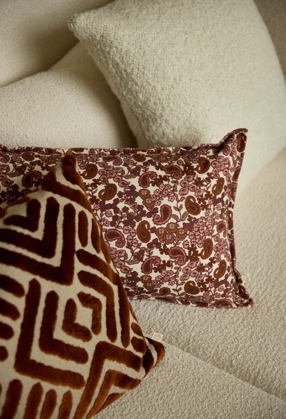 Coussin arabesque bordeaux