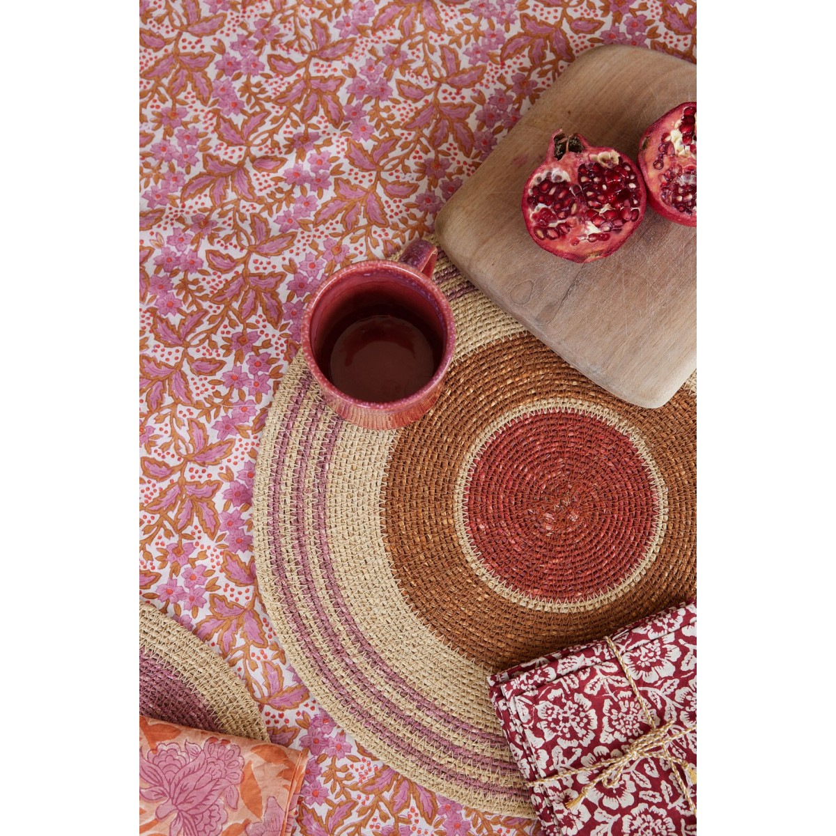 Nappe à fleurs mauve