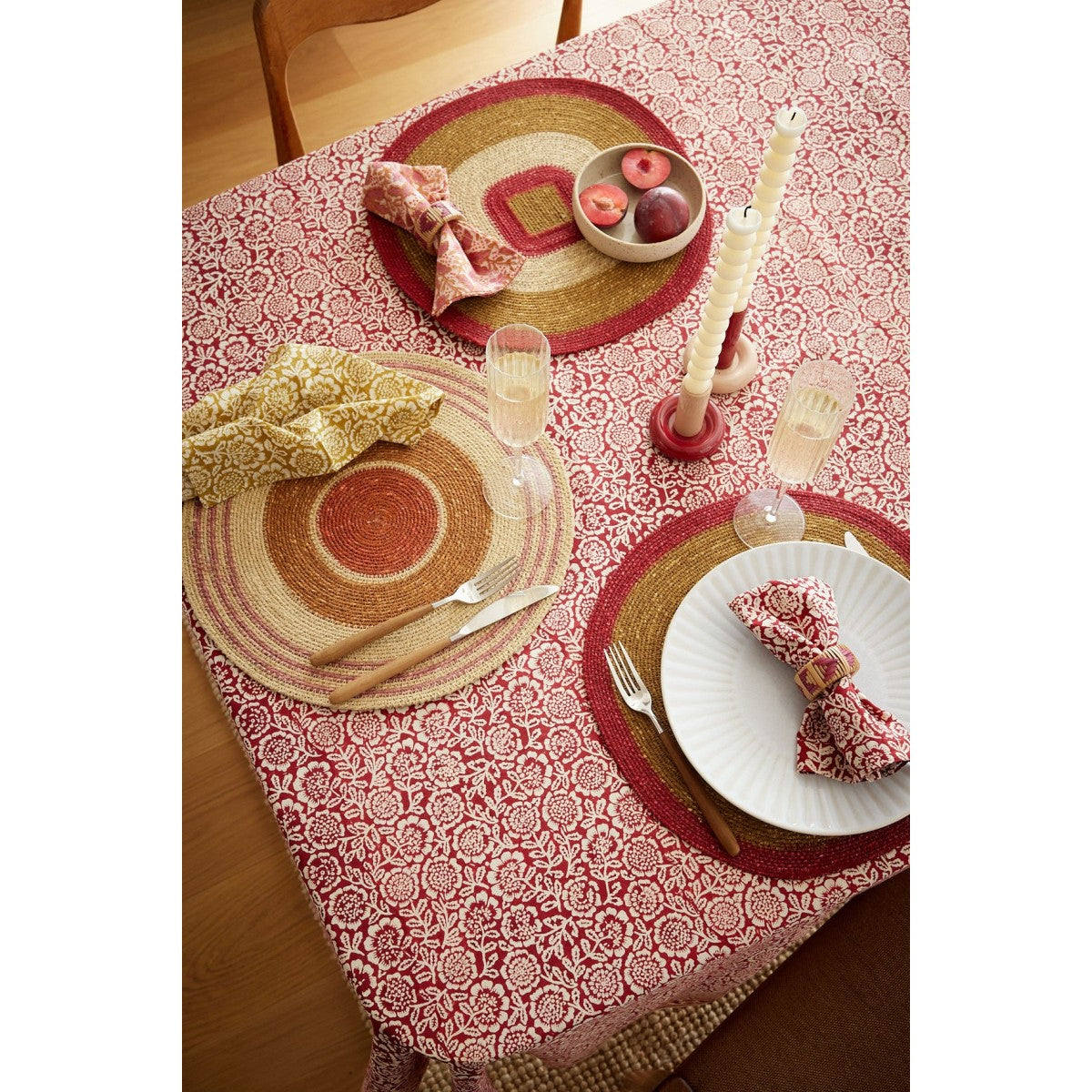 Nappe à fleurs grenat